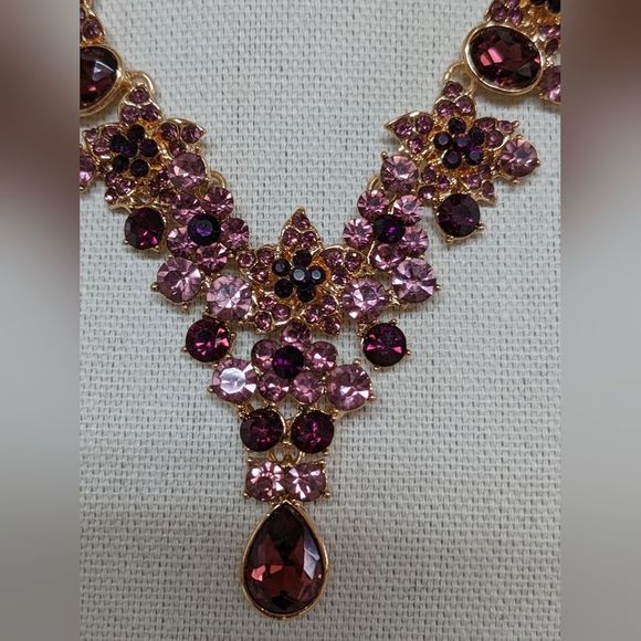 Crystal Pendant Necklace   - Picture 3 of 6